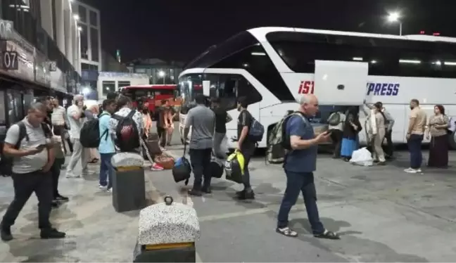 İstanbul'da otogarda bayram yoğunluğu