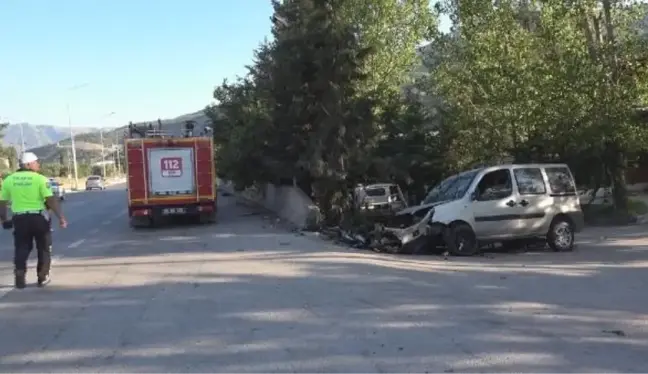 Amasya'da hafif ticari araç kaza yaptı: 2'si ağır 3 yaralı