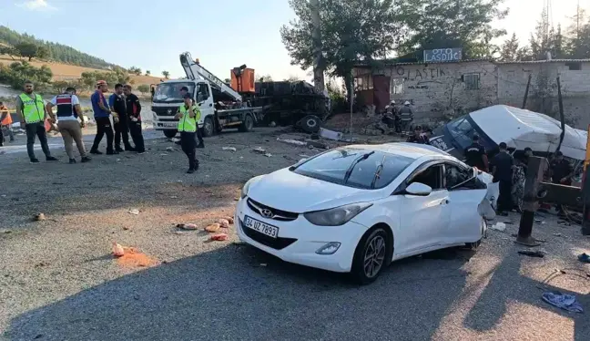 Gaziantep'te freni patlayan kamyonun çarptığı araçlarda hayatını kaybedenlerin deprem hikayesi