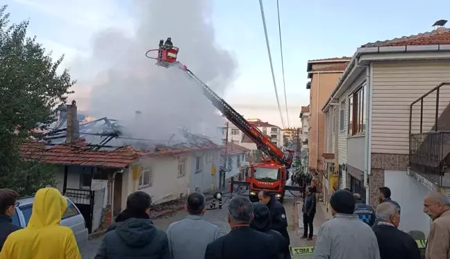 Samsun'da Yangında İki Ev Kullanılamaz Hale Geldi