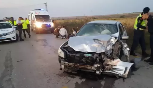 Edirne'de polislerin kullandığı araç traktörle çarpıştı, 2 polis yaralandı