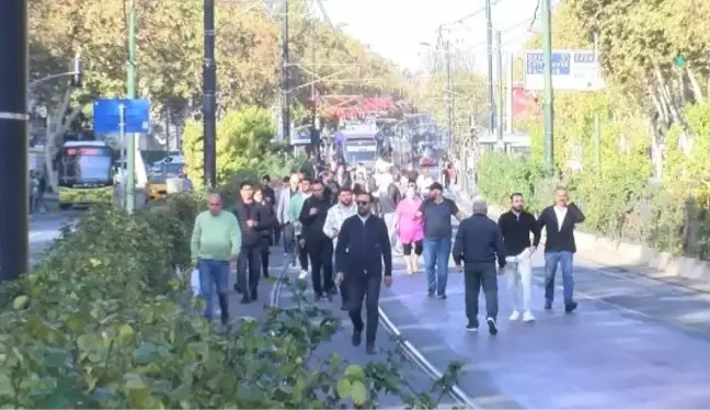 Fatih'te Tramvay Yoldan Çıktı, Yolcular Yürümek Zorunda Kaldı