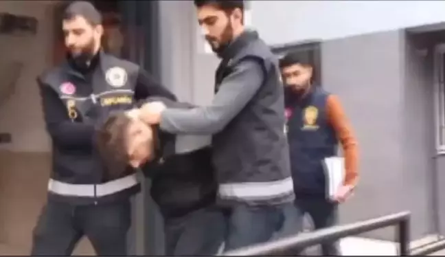 Ümraniye'de polis memuruna çarpan araç sürücüsü kaçtı