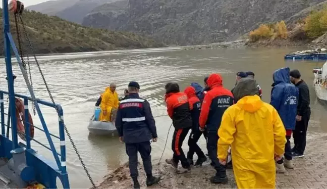 Diyarbakır'da Kayalıklardan Düşen ve Yanan Adam Kurtarıldı