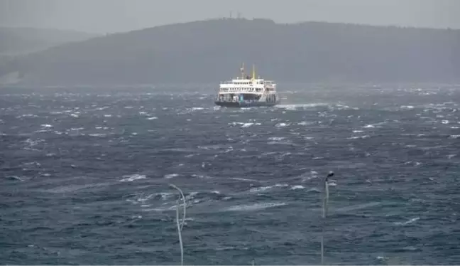 Çanakkale'de fırtına nedeniyle feribot seferleri iptal edildi