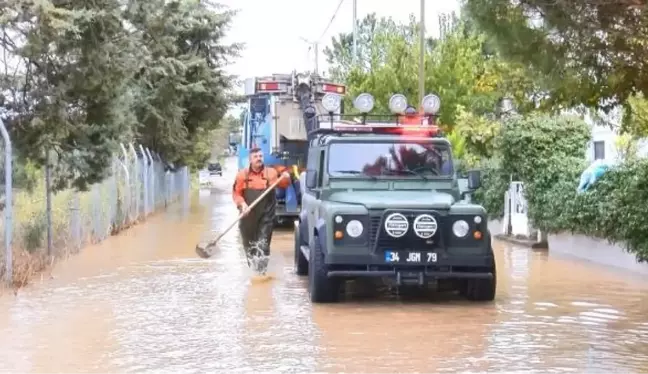 Silivri'de Şiddetli Yağış Sonucu Su Baskınları