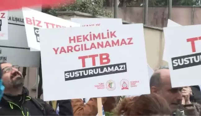 İstanbul Tabip Odası, TTB Merkez Konseyi Başkanı ve üyelerinin görevden alınmasını protesto etti