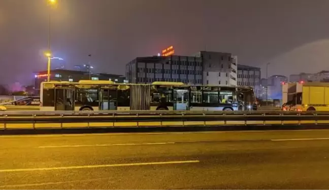 Okmeydanı'nda Metrobüs Kaza Yaptı