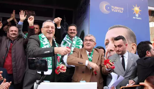 AK Parti Amasya Belediye Başkan Adayı Mehmet Uyanık, adaylığının ilan edilmesi sonrası coşkuyla karşılandı