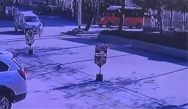 Polatlı'da hafif ticari araç çarptı, çocuk yaralandı
