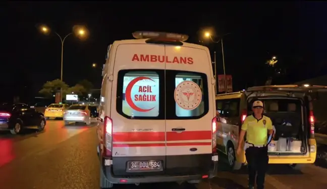 Üsküdar'da taksiye arkadan çarpan motosiklet sürücüsü yaralandı