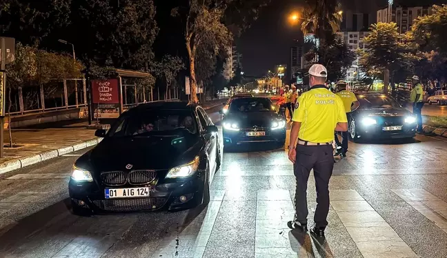 Adana'da trafik denetimi: 15 sürücünün ehliyetine el konuldu