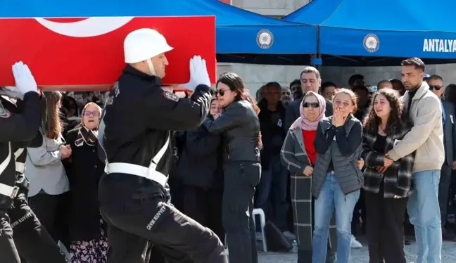 Antalya'da Trafik Kazasında Hayatını Kaybeden Polis Memuru için Tören Düzenlendi