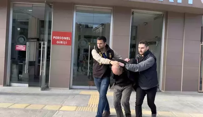 Kadıköy'de Genç Ailenin Mezarını Tahrip Eden Şüpheli Tutuklandı