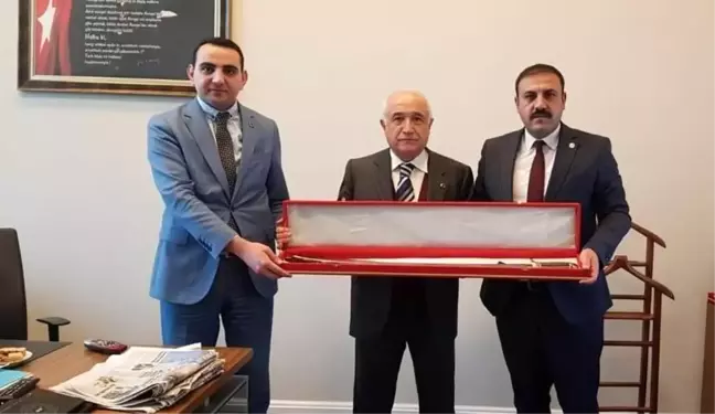 Kaymakam Karakaş ve Belediye Başkanı Hakanoğlu, CB Yüksek İstişare Kurulu Üyesi Cemil Çiçek'i...