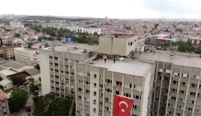 İstanbul Üniversitesi Tıp Fakültesi'nde yangın paniği