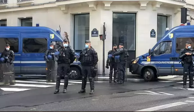 Fransa'da yaklaşık 200 şehirde hükümet karşıtı protesto