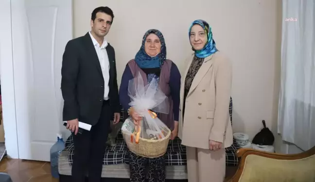 Menderes Belediye Başkanvekili Özkan'dan Şehit Ailelerine Bayram Ziyareti