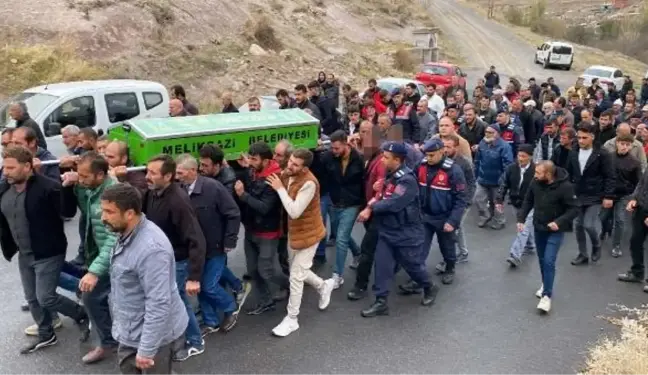 Kadın evinde saldırıya uğrayarak öldürüldü, eşi ve oğulları gözaltına alındı