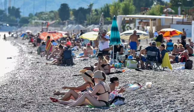 Antalya'da Yazdan Kalma Güneşli Günler