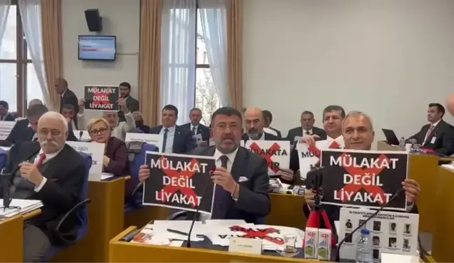 CHP'li Vekillerden Eğitimde Mülakat Protestosu