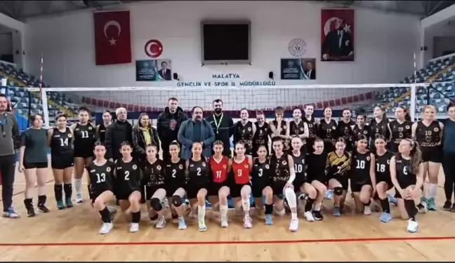 CHP Malatya İl Başkanı Barış Yıldız, Kadın Voleybol Takımı ile Buluştu