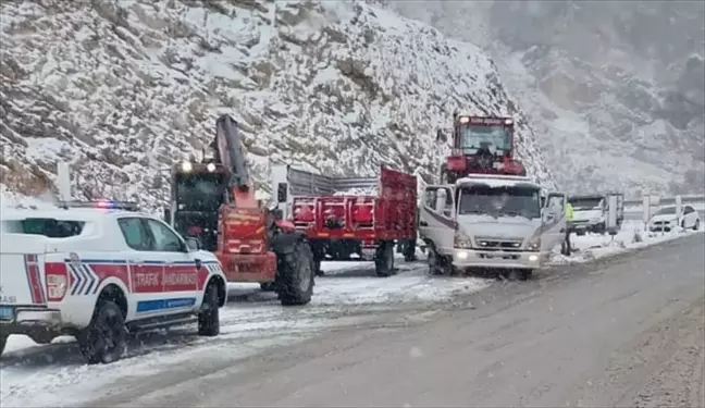 Çorum'da Traktör Devri, Sürücü Yaralandı