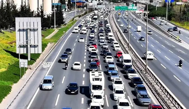 İstanbul'da Ramazan Bayramı Trafiği Yoğunlaşıyor