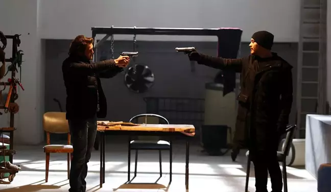İçerde Zirveyi Bırakmıyor!