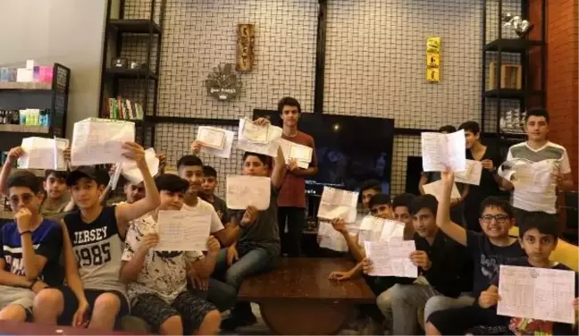 Başarı belgesini getiren öğrencilere ücretsiz tıraş
