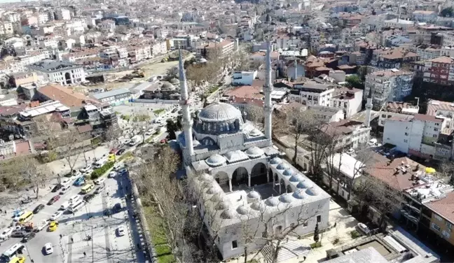 Ramazan Ayı için Vahide Sultan Camii'nde mahyalar hazırlanmaya başlandı