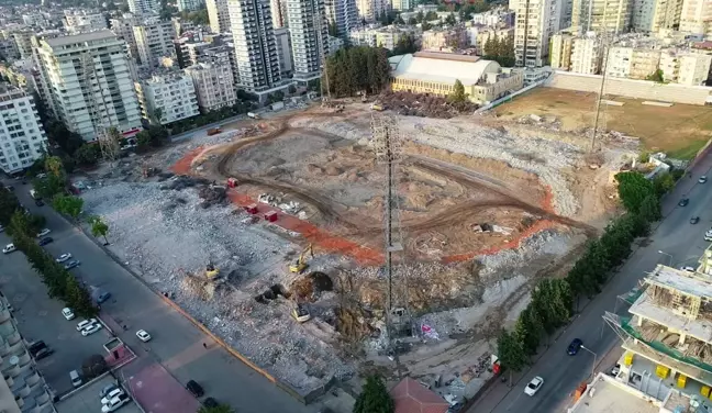 83 yıllık stadyumda yıkım tamamlandı