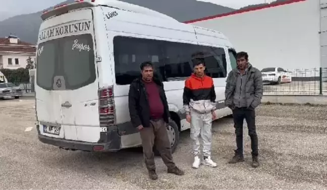 Amasya'da 8 Afganistanlı göçmeni taşıyan minibüsün şoförü ve 2 kişi tutuklandı