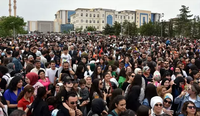 SOLOTÜRK, Kırıkkale Tanıtım Günleri'nde gösteri uçuşu yaptı