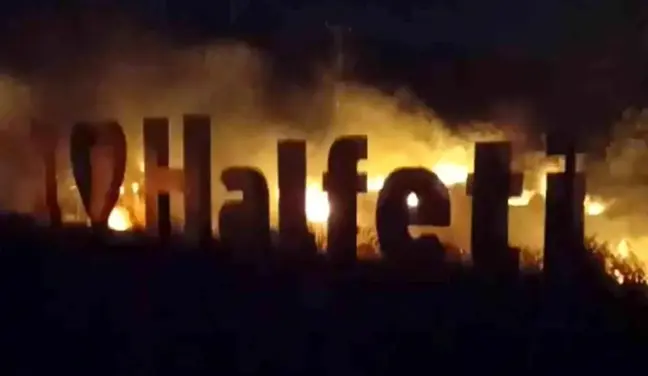 Halfeti'de çıkan yangın gece karanlığını gündüze çevirdi