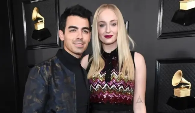 Ünlü oyuncu Sophie Turner, kocasından boşandıktan kısa süre sonra yeni ilişkisini Instagram'da duyurdu