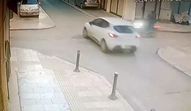 Antalya'da Motosiklet ve Otomobil Çarpıştı: Bir Yaralı