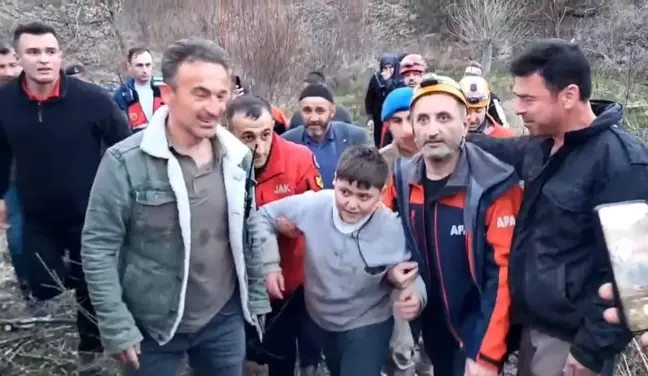 Kayıp 9 Yaşındaki Çocuk 12 Saat Sonra Bulundu