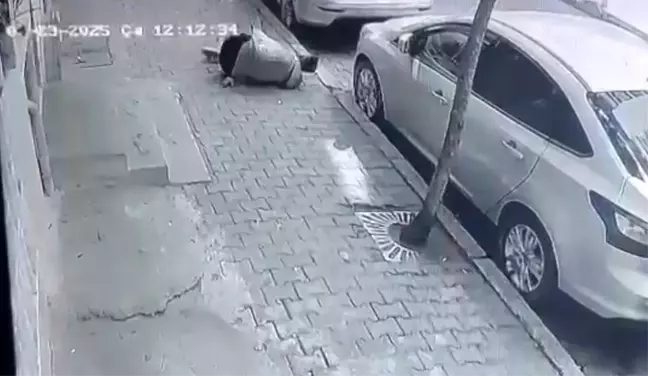İstanbul'da Deprem Panik Yaratırken, Vatandaş Balkonundan Atladı