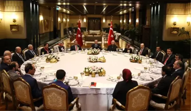 Cumhurbaşkanı Erdoğan, Beştepe Sofrası'nda Eğitimcileri Ağırladı