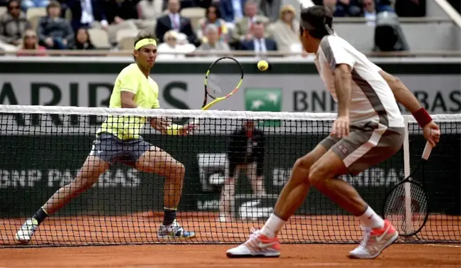 Fransa Açık'ta Nadal, Federer'i geçerek finale yükseldi