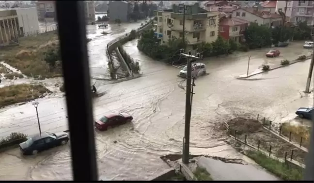 Burdur'da sağanak su baskınlarına sebep oldu
