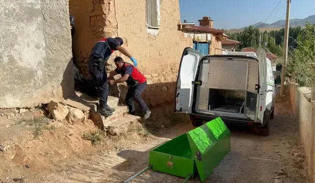 Son dakika gündem: Afyonkarahisar'da bir kişi evinde ölü bulundu