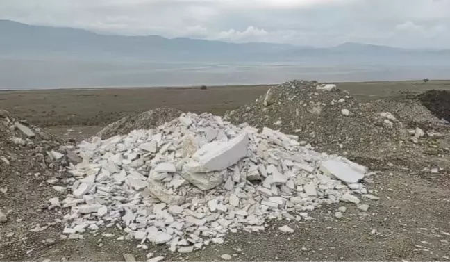 Burdur Gölüne Moloz ve Atık Döküldü