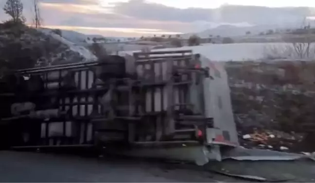 Ankara'da buzlanma nedeniyle 6 araç devrildi, 3 kişi yaralandı