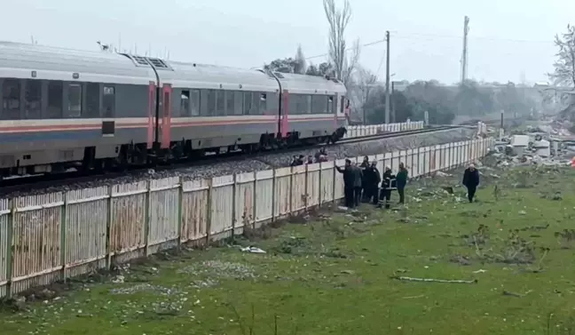 Manisa'da Tren Kazası: Genç Adam Ağır Yaralandı