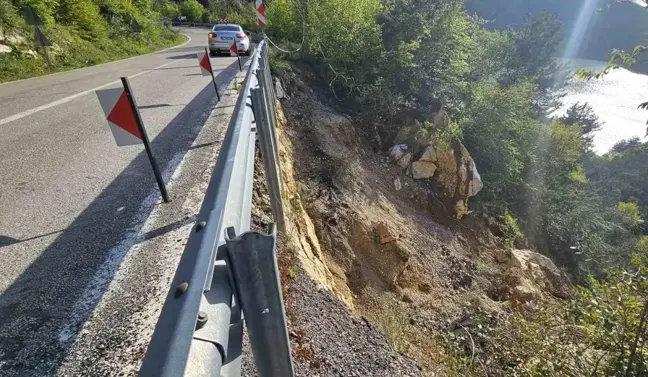 Kastamonu-Bartın Sahil Yolunda Heyelan Tehlikesi