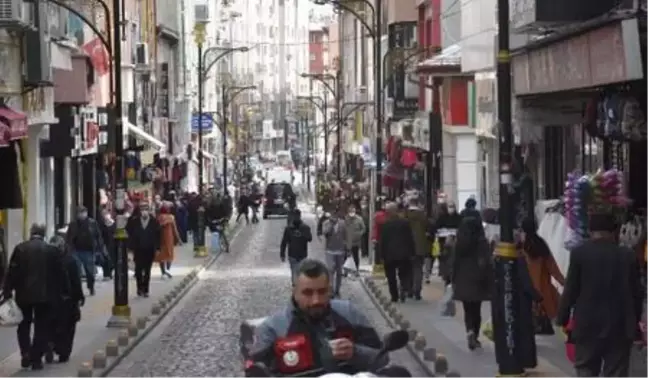 Sivas'ta kısıtlama sonrası cadde ve sokaklarda yoğunluk