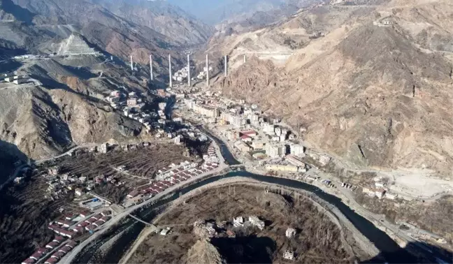 YouTuberlar son kez Yusufeli'ni görüntülemek için ilçeye akın ediyor