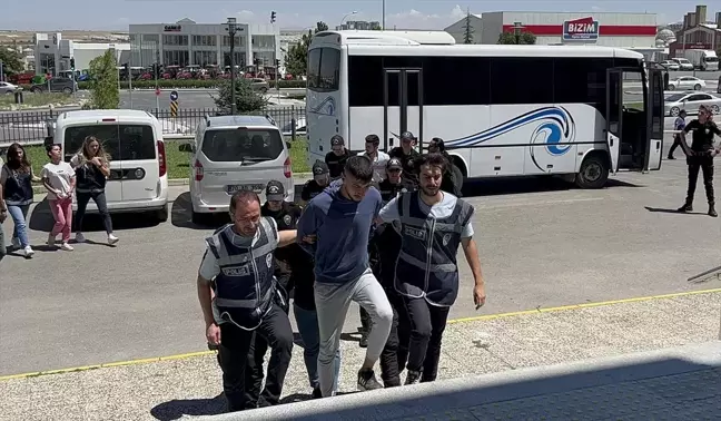 Karaman'da silahlı saldırıda hayatını kaybeden kişinin eşi de dahil olmak üzere 6 zanlı tutuklandı